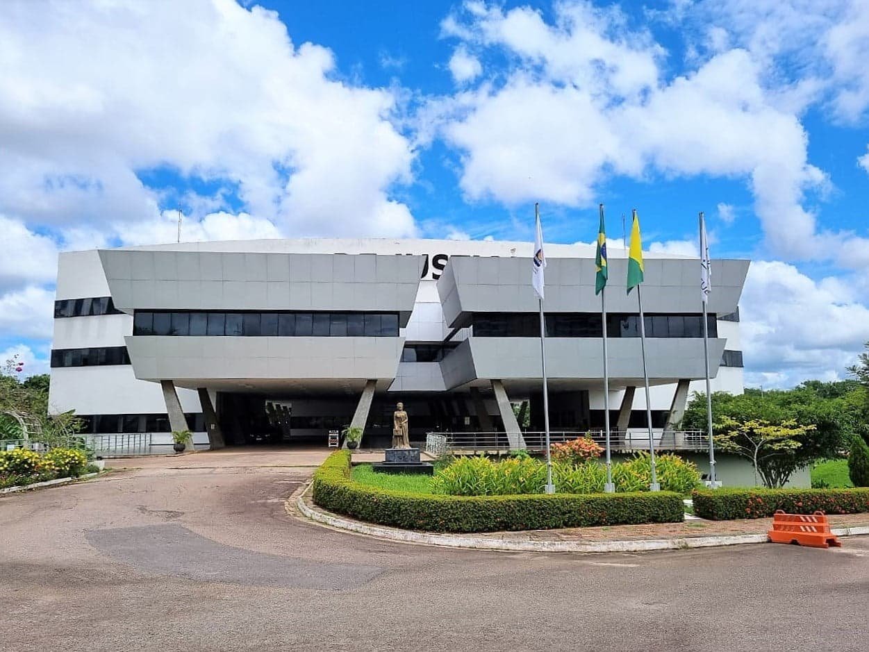 TJAC mantém condenação de plano de saúde por negar exames a jovem com doença celíaca e reduz indenização